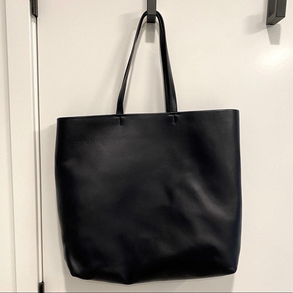 Theory leather simple tote in navy brand new with tags